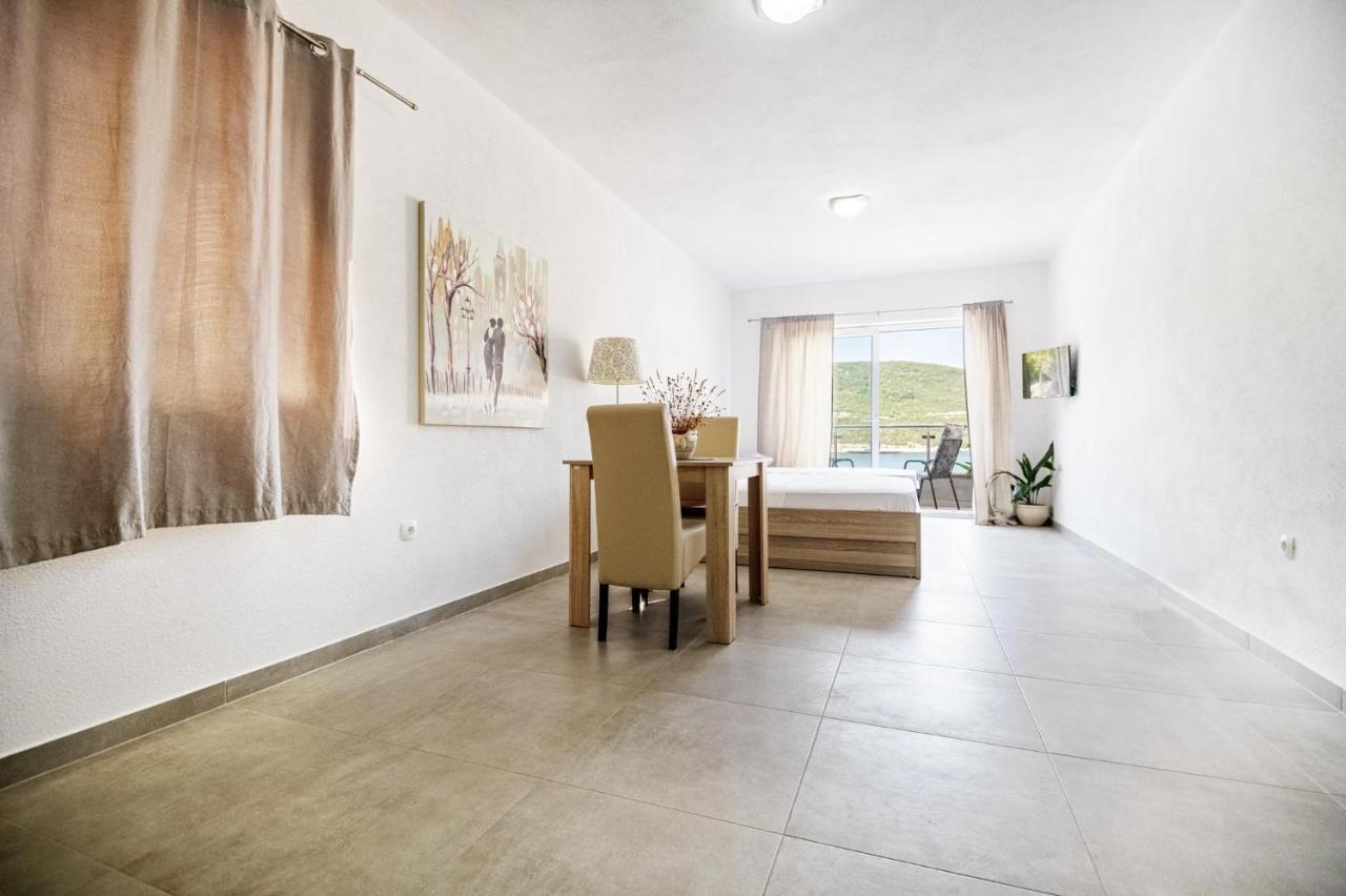 Apartmani Divna 네움 외부 사진