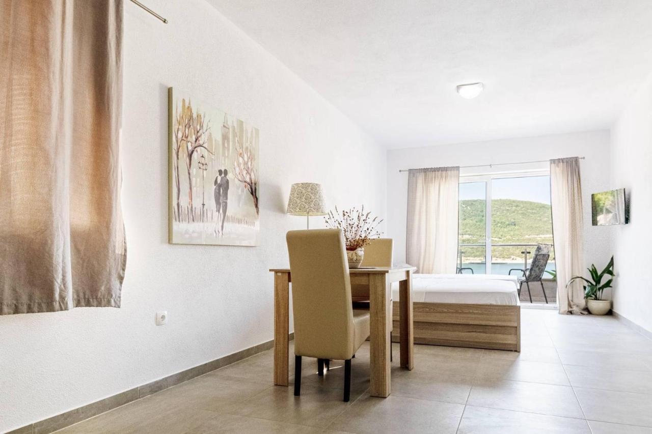 Apartmani Divna 네움 외부 사진