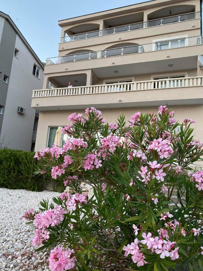 Apartmani Divna 네움 외부 사진