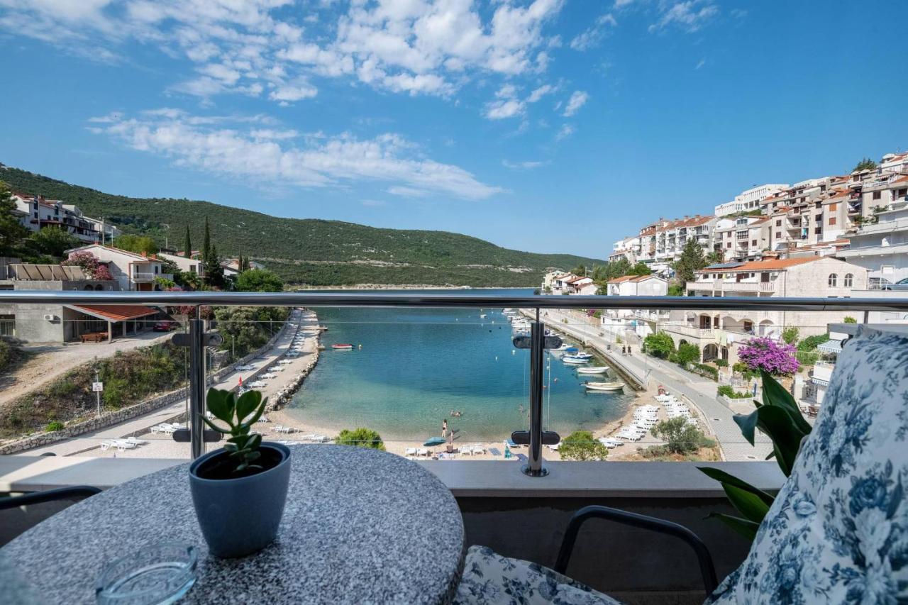 Apartmani Divna 네움 외부 사진