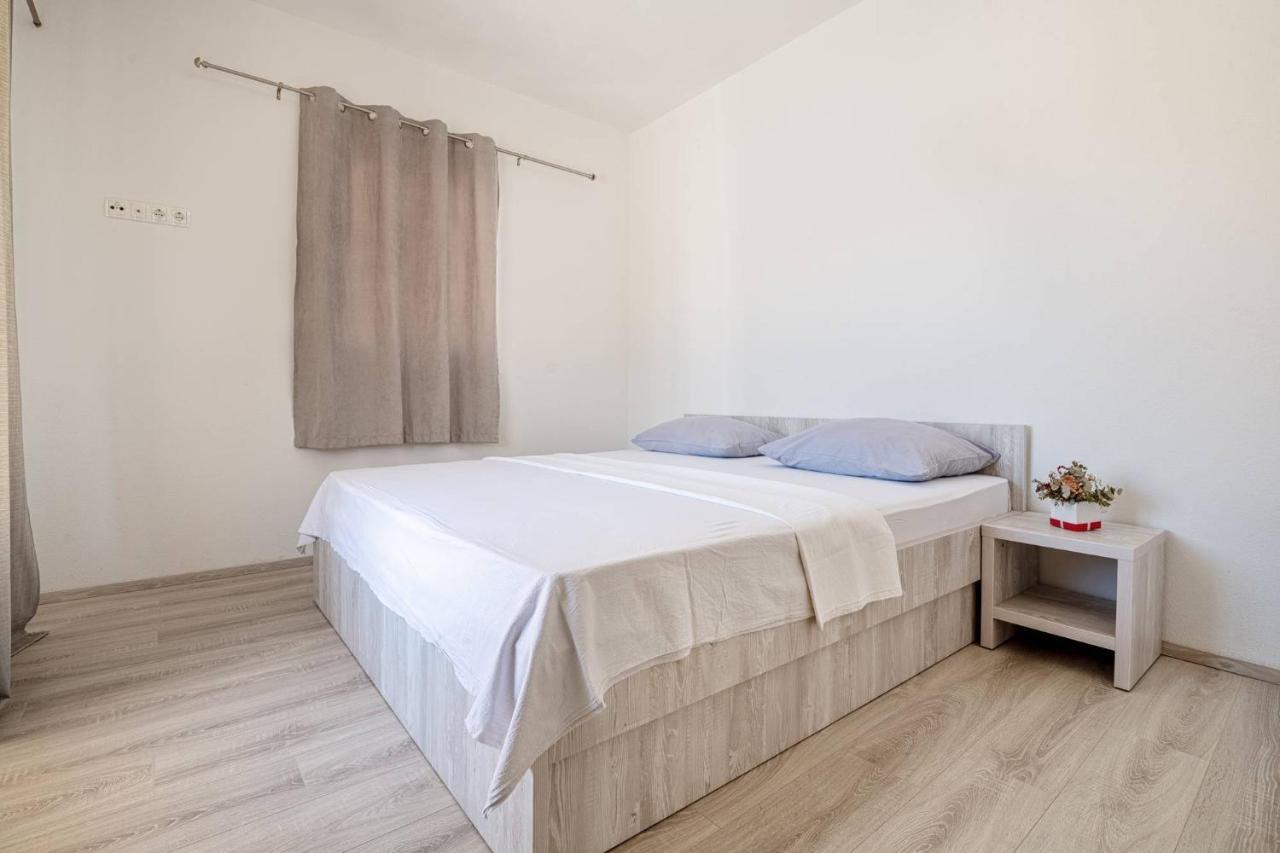 Apartmani Divna 네움 외부 사진