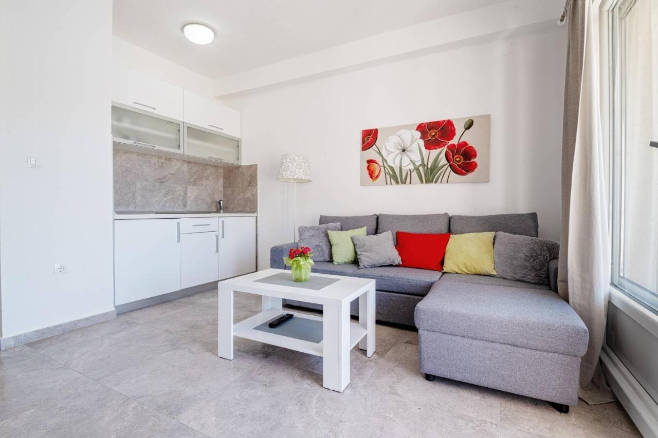 Apartmani Divna 네움 외부 사진