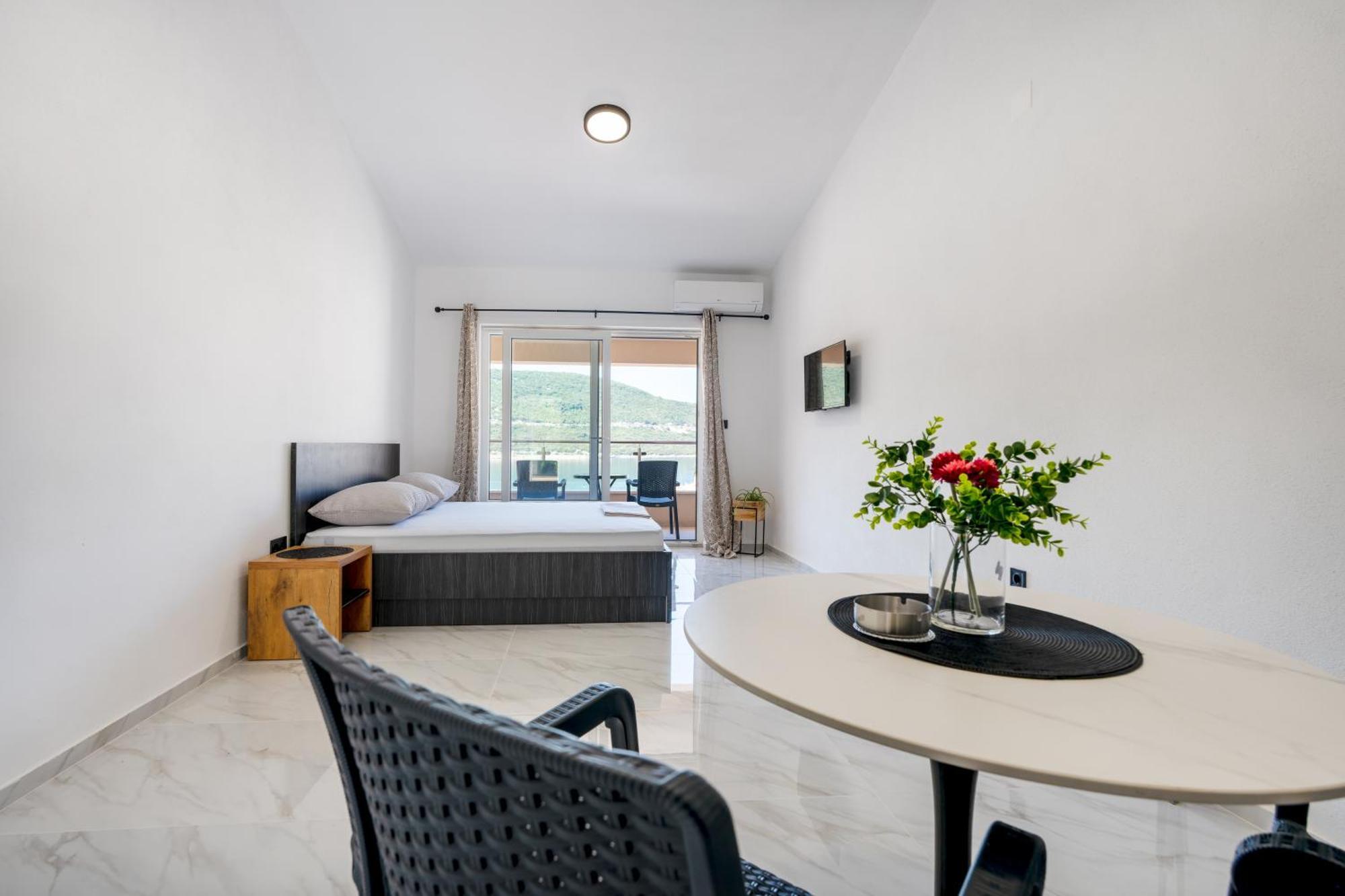 Apartmani Divna 네움 외부 사진