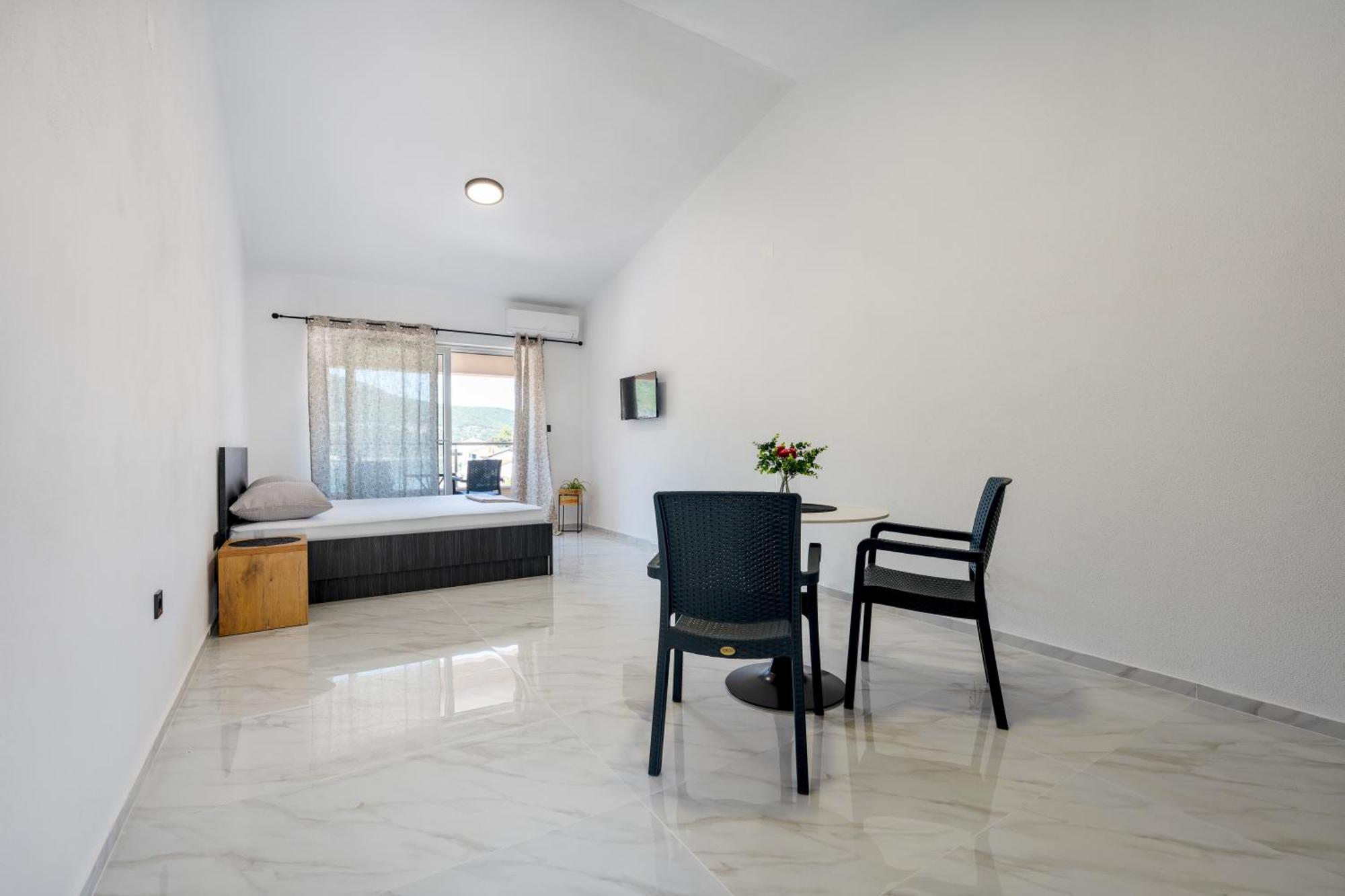 Apartmani Divna 네움 외부 사진